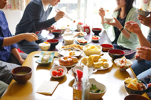 シェアハウスならでは・・・<br />みんなでワイワイお食事！